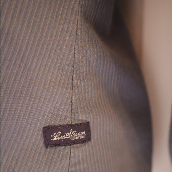 Levi's Gray Embellished Button Down Shirt with Notched Collar - Picture 4 of 7